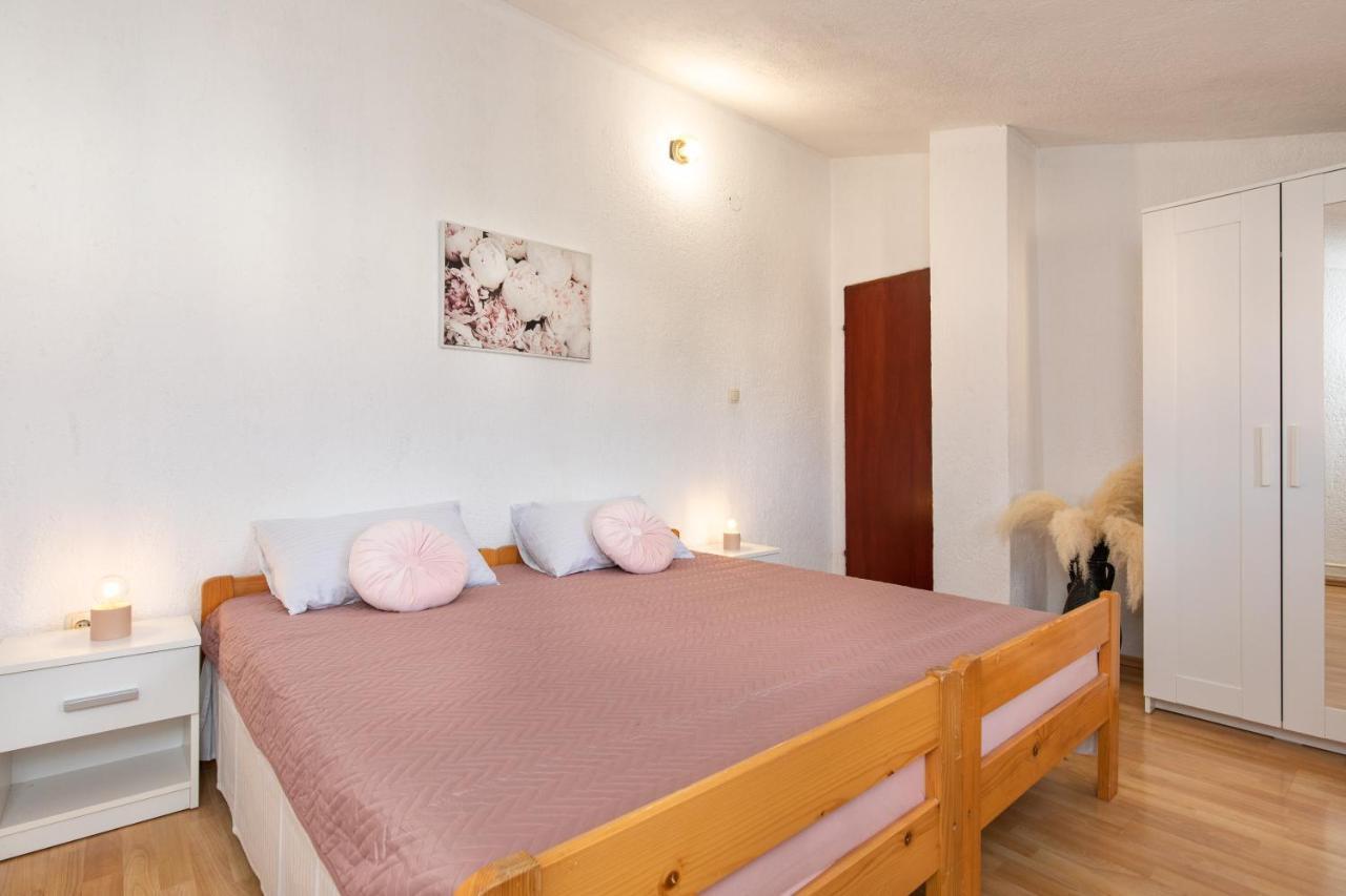 Apartman Umpa Omisalj Exterior photo