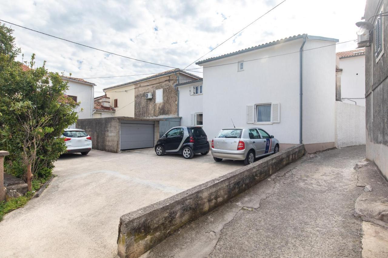 Apartman Umpa Omisalj Exterior photo