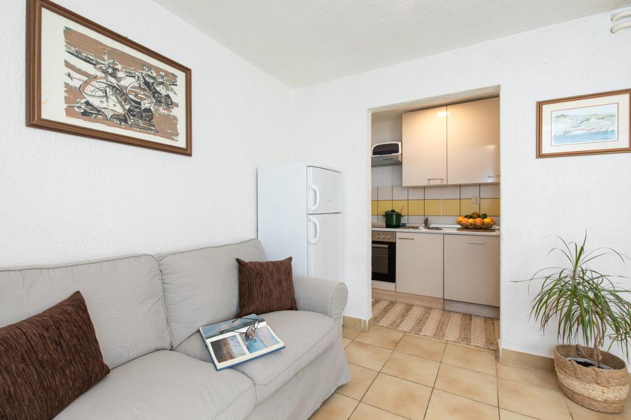 Apartman Umpa Omisalj Exterior photo